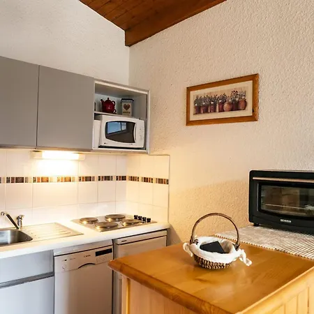 Apartament - 2 Pieces, 5 Pers, Balcon, Parking, Proche Remontees, Expose Sud/ouest - Fr-1-676-83 *